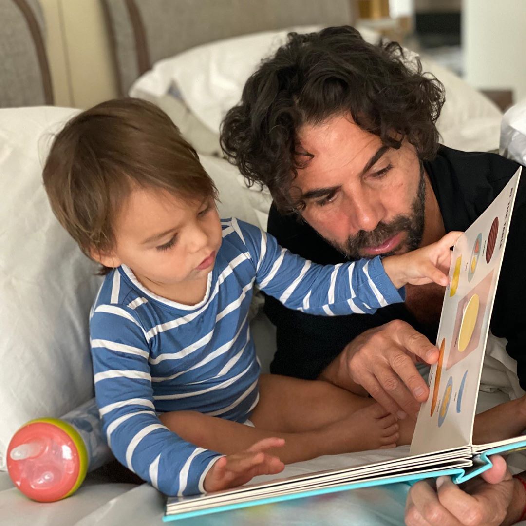 Гарна і без макіяжу: 45-річна Єва Лонгорія вразила квітучою зовнішністю на фото в домашньому образі